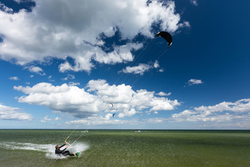 Kitesurfing w Łebie, Morze Bałtyckie, Polska