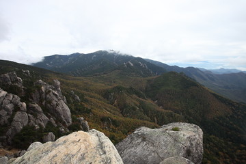 Fototapeta na wymiar 瑞牆山の山頂から見える景色