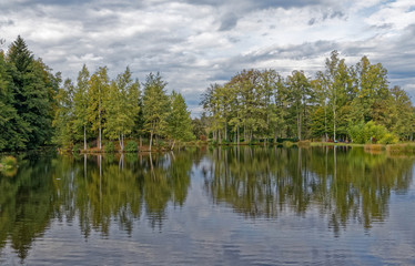 Naklejka premium étang de Haute-Saône en automne