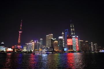 Obraz premium Sceneria Pudong widziana z Bundu w Szanghaju w Chinach