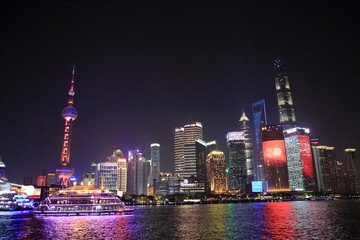 Obraz premium Sceneria Pudong widziana z Bundu w Szanghaju w Chinach