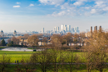 Fototapeta na wymiar Greenwich, East London and Canary wharf viewed from Greenwich Park
