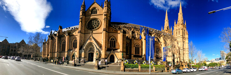Fototapeta na wymiar SYDNEY - AUGUST 19, 2018: St Mary's Cathedral on a beautiful sunny day