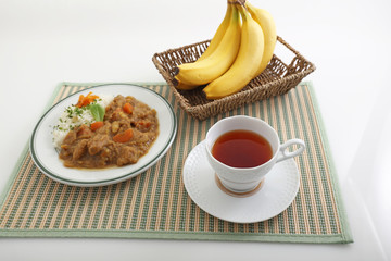 一杯の紅茶とカレーライス