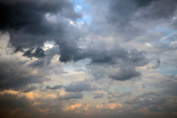 ドラマチックな空