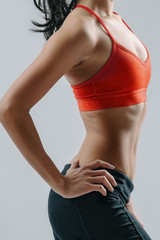 medio torso de chica fitness