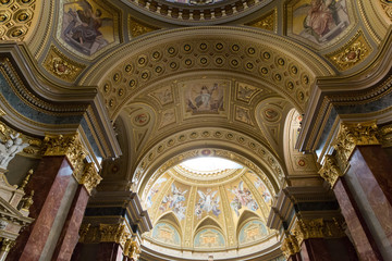 Fototapeta na wymiar Inside architectural details. St. Stephen's Basilica in Budapest, Hungary