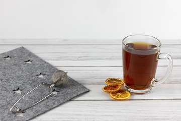 Czarna herbata z suszonymi pomarańczami