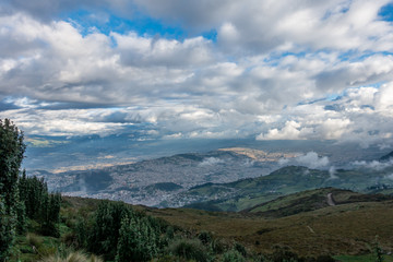 Naklejka premium Clouds over Quito