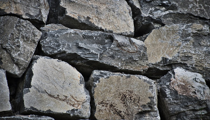 2019-10-24 LARGE ROCKS FORMING A WALL