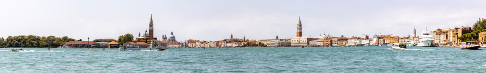 Fototapeta na wymiar Großpanorama Venedigs