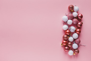 A lot of Christmas balls of pink color.