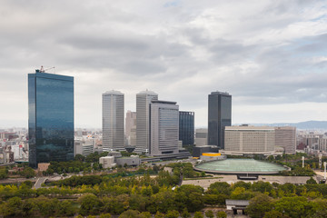 Fototapeta premium Panoramę miasta Osaka z zamku w Osace w Japonii