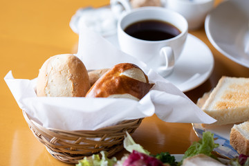 コーヒーとパン