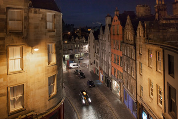 Elevated view of Victoria Street at night, Edimburg, Scotland