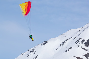 Kite Ski Over the Ridge