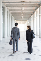 ビジネス　営業　通勤