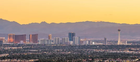 Schilderijen op glas Panorama cityscape view of Las Vegas at sunset in Nevada, USA © f11photo