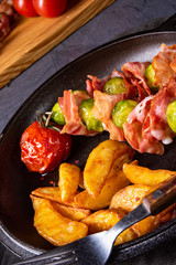 Brussels sprouts - Bacon - skewers with potato widgets