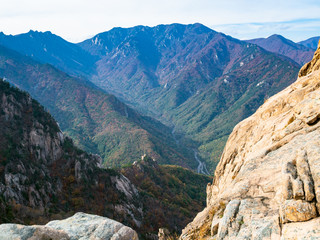 Fototapeta na wymiar rocks and view of gorge in Seoraksan National Park
