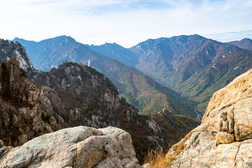Fototapeta na wymiar mountain gorge in Seoraksan National Park