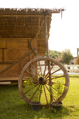 Obraz premium old wagon wheel of cart