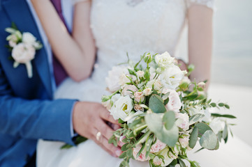 Obraz na płótnie Canvas Beautiful modern and elegance wedding bouquet.