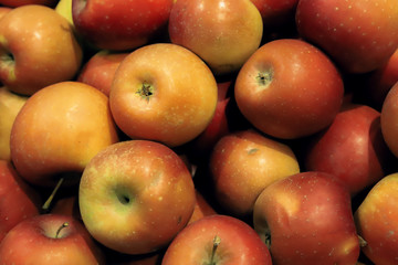 red apples in the market