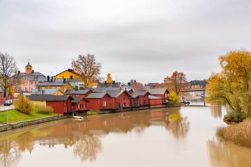 Obraz premium Landscape with wooden houses along the river
