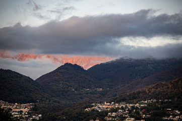 Bellissimo inizio del inverso nella Svizzera Italiana