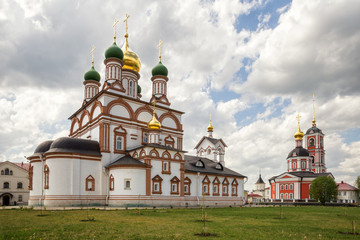Fototapeta na wymiar Trinity-Varnitsky monastery, Yaroslavl region