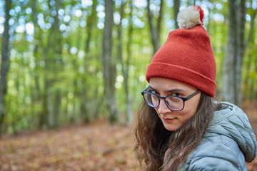 girl in the forest with an angry face with whom she makes the photo