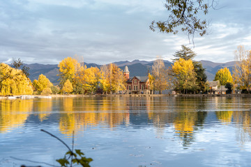 lake of Puigcerda AND SCHIERBECK PARK, town in Girona, Catalonia, in the midst of gardens rich in willows, conifers and other essences, the shores of this man-made lake are lined in pretty villas