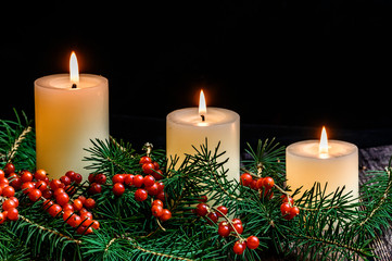 Obraz na płótnie Canvas Christmas candle on black background 