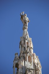 Duomo di Milano in una bellissima giornata di autunno