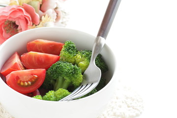 Boiled broccoli and tomato salad for healthy salad