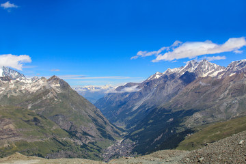 Fototapeta premium Colorful mountain landscape of the Swiss Alps on a summer day