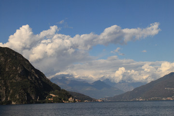 Romantischer Lario; Blick über den Comer See von Menaggio