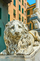 Statue of lying lion