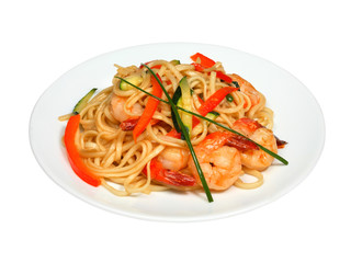 Noodles with shrimps, paprika and zucchini on white round plate
