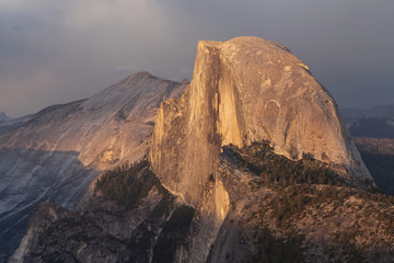 Sunset over Half Dome from Glacier Point © Santi Rodríguez