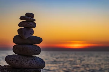 Fotobehang Zen-concept. Het voorwerp van de stenen op het strand bij zonsondergang. Harmonie &amp  Meditatie. Zen stenen. © Black_Cherry_Spb