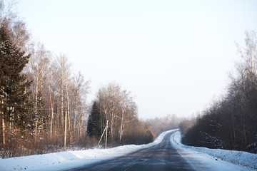 Obraz premium Winter landscape of country fields and roads