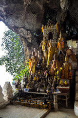 Obraz premium Hundreds of Buddha statues inside Pak Ou Caves, Luang Prabang in Laos