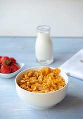 Fresh and crunchy breakfast . cornlakes with milk and strawberries 