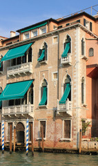 Fototapeta na wymiar Palazzo am Canale Grand in Venedig