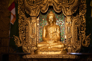 Fototapeta premium MON STATE/MYANMAR(BURMA) - 11th Nov, 2019 - GOLDEN ROCK Pagoda, Kyite Htee Yoe, Myanmar.