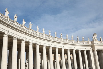 statues of the white colonnade by the architect Bellini in the V