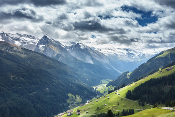 Fototapeta na wymiar Blick ins Tuxertal in Tirol Österreich