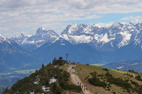 Berg Wank mit Alpenpanorama bei Garmisch-Partenkirchen